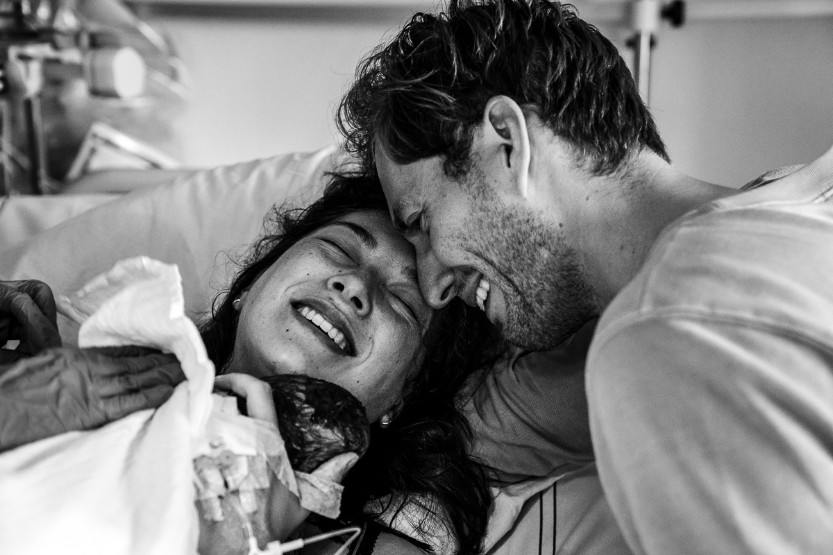 Emoties nadat de baby geboren is in het ziekenhuis in Amstelveen