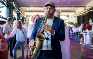 Live muziek tijdens Wijn op het Plein vastgelegd met professionele eventfotografie
