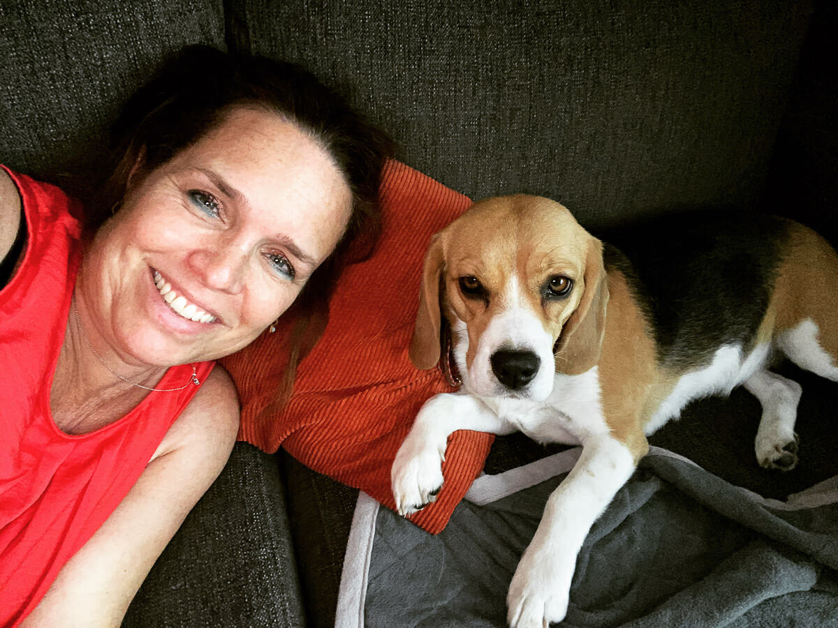 Fotograaf Sandra van der Meulen van Sandrinos Fotografie met haar beagle Bobbi