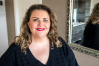 Schoonheidssalon Haarlem-12 Portret van een schoonheidsspecialiste voor bedrijfsfotografie in Haarlem